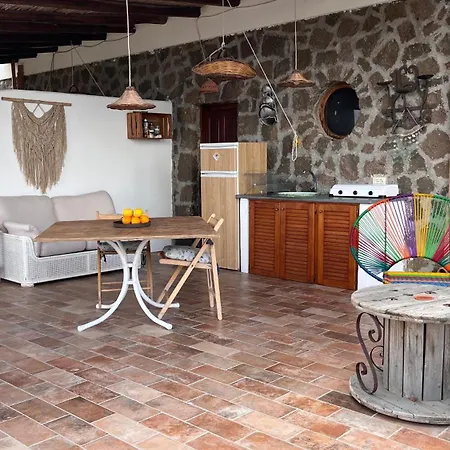 Quattrocchi - Giardino E Terrazzi Con Vista Panoramica Sul Mare, Etna E Vulcano * ליפארי