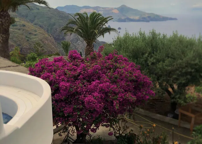 Quattrocchi - Giardino E Terrazzi Con Vista Panoramica Sul Mare, Etna E Vulcano * Città di Lipari
