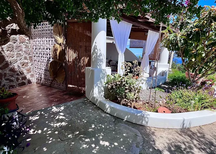 Quattrocchi - Giardino E Terrazzi Con Vista Panoramica Sul Mare, Etna E Vulcano בית נופש ליפארי