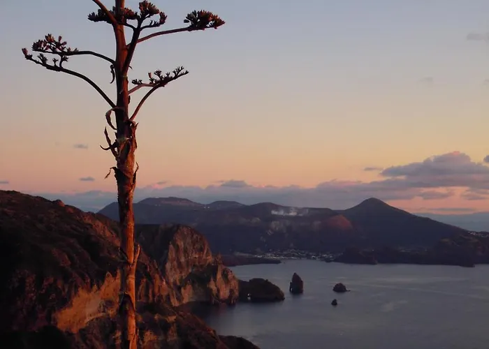 Quattrocchi - Giardino E Terrazzi Con Vista Panoramica Sul Mare, Etna E Vulcano * Città di Lipari