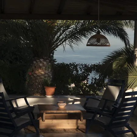 Quattrocchi - Giardino E Terrazzi Con Vista Panoramica Sul Mare, Etna E Vulcano 펜션 *