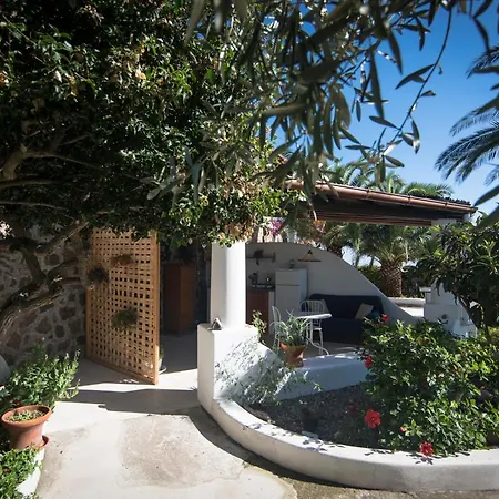 Quattrocchi - Giardino E Terrazzi Con Vista Panoramica Sul Mare, Etna E Vulcano 펜션 *