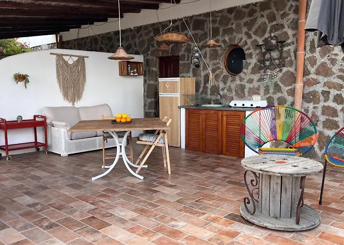 Quattrocchi - Giardino E Terrazzi Con Vista Panoramica Sul Mare, Etna E Vulcano * Lipari (Isola Lipari)