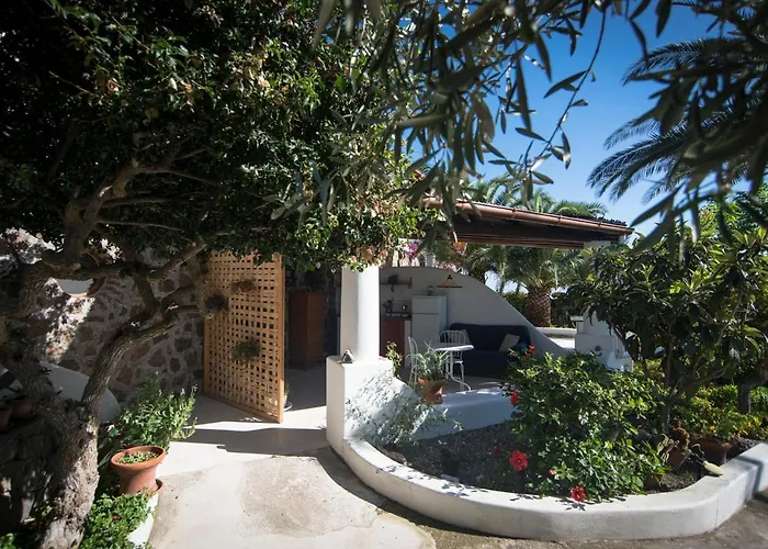 Quattrocchi - Giardino E Terrazzi Con Vista Panoramica Sul Mare, Etna E Vulcano Semesterbostad *